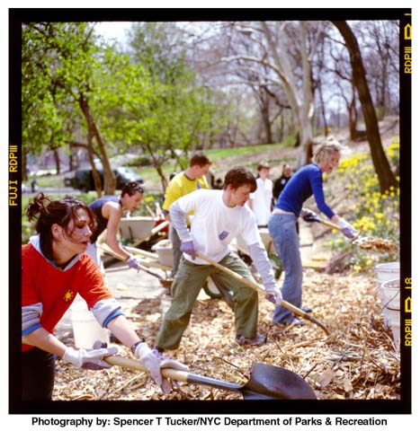 04-06-02_morningside_park_columbia_university_students_hard_at_work_1