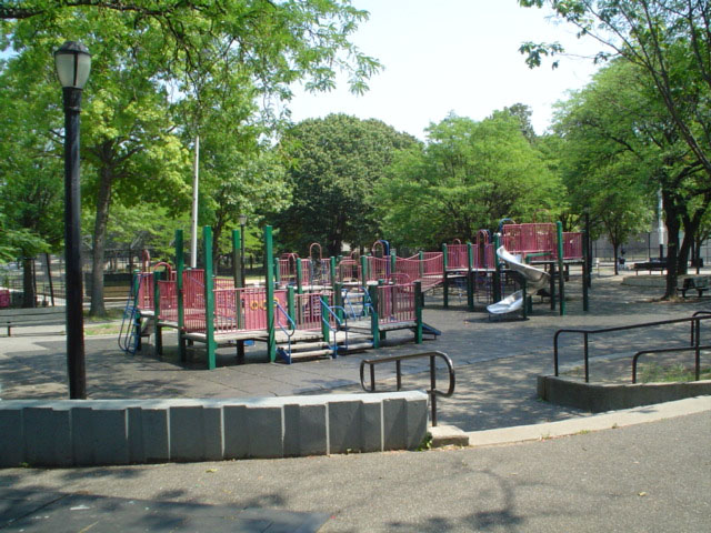 Colucci Playground : NYC Parks