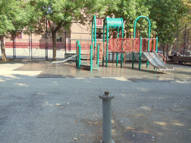 Dawson Playground Spray Showers : NYC Parks